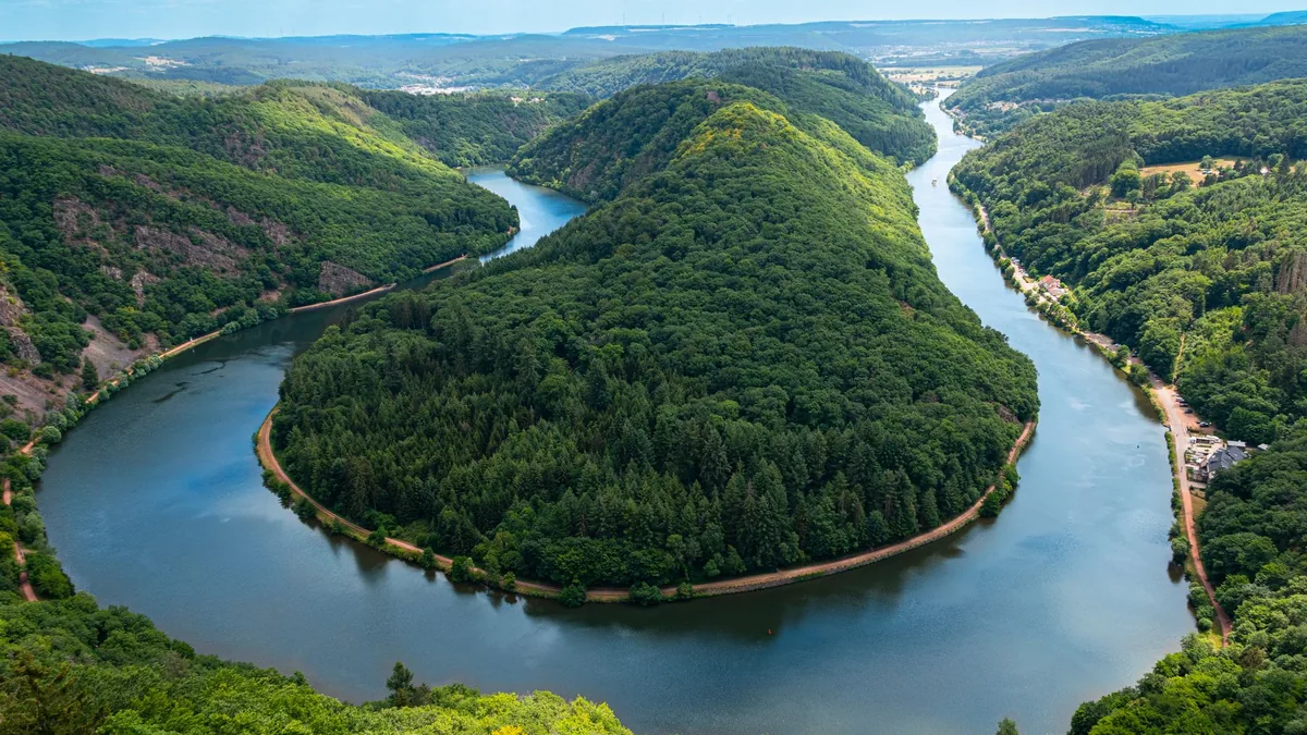 Stunning aerial view of the Saar Loop with lush greenery in Mettlach, Germany.